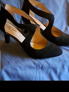 Life Stride Giovania 2 Faux Suede Heels
